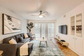 2B Getaway Steps to Dtwn - Sleeps 6 - Pool, Prkg